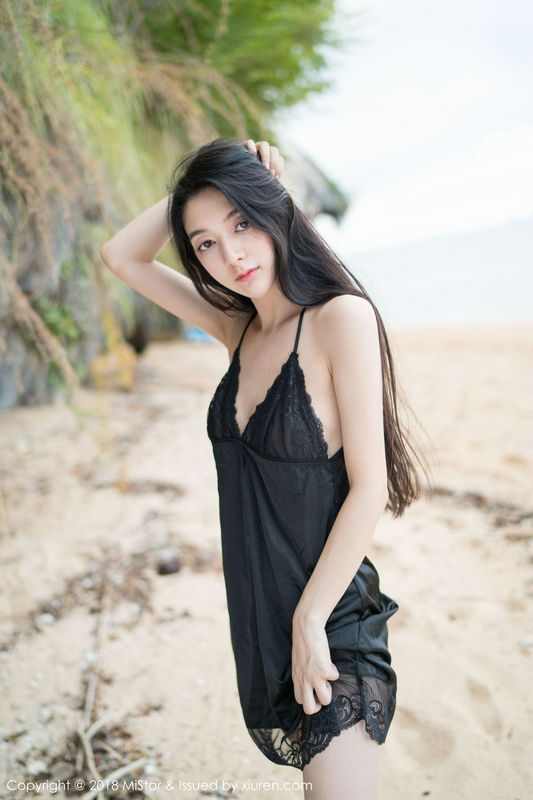 新晋女神小热巴清新的学生服饰