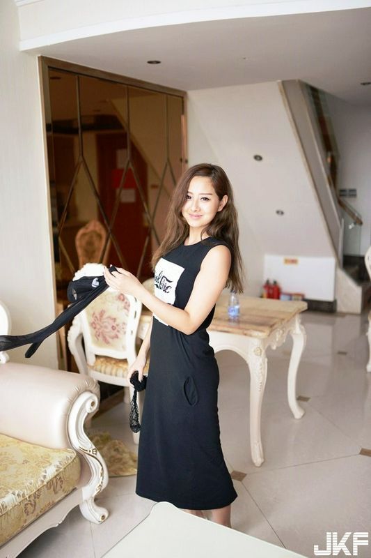 华模特辑高颜值美女于子涵美感超尺度私拍