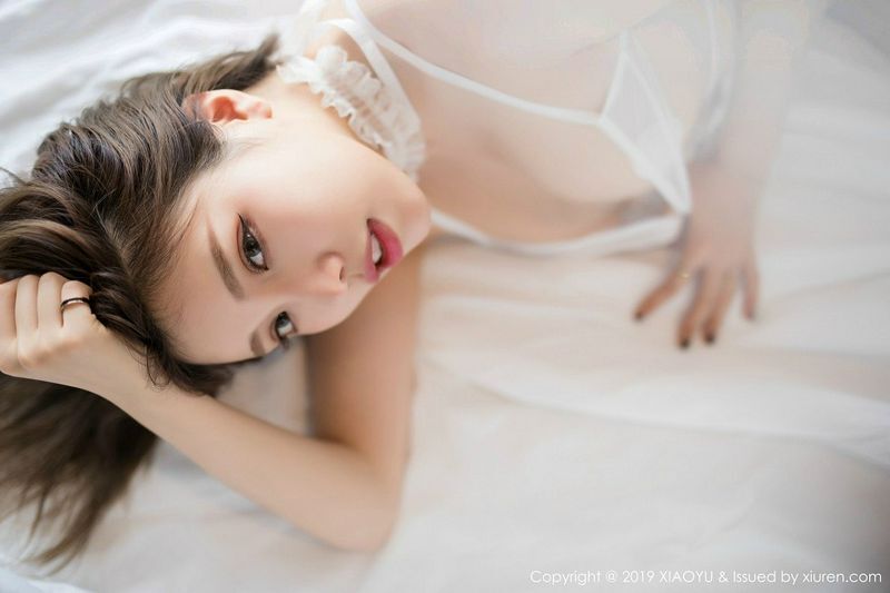 女神黄乐然普吉岛旅拍白色蕾丝薄纱秀完美身材诱惑写真