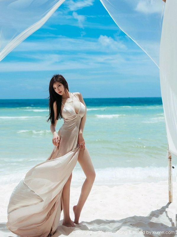 女神奶瓶土肥圆富国岛旅拍海边白色比基尼秀完美身材诱惑写真
